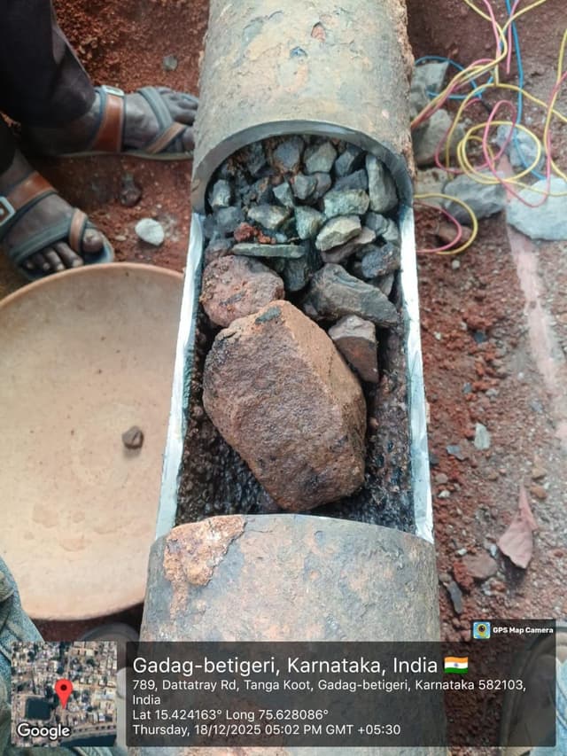 ಕಿಡಿಗೇಡಿಗಳಿಂದ ಕುಡಿಯುವ ನೀರಿನ ಪೈಪಿಗೆ ಕಲ್ಲು ಹಾಕಿ ಮಾನ್ಯ ಸಚಿವರು, ಪೌರಾಯುಕ್ತರು, ಹಾಗೂ ನಗರಸಭೆ ಅಧಿಕಾರಿಗಳಿಗೆ ಘನತೆಗೆ ಮಸಿ ಬಳಿಯುವ ಹುನ್ನಾರ?