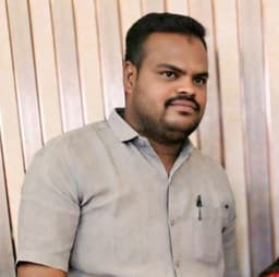 ಬಿಸಿಲಿನ ಹೊಡೆತಕ್ಕೆ ಬ್ರೇಕ್: “ಗಿಡ ಬೆಳೆಸಿ, ಜೀವ ಉಳಿಸಿ”ಪತ್ರಕರ್ತ ಅಸ್ಲಾಂಭಾಷ