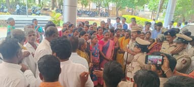 ಹುಲಿಯಪ್ಪ ಮತ್ತು ಇತರರ ಮೇಲೆ ಕಠಿಣ ಕಾನೂನು ಕ್ರಮ ಕೈಗೊಳ್ಳಿ ; ಕೊಳಗಲ್ಲು ಗ್ರಾಮಸ್ಥರ ಒತ್ತಾಯ