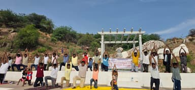 ದೇವನಾಮಪ್ರಿಯ ಬಯಲು ಬೌದ್ಧ ವಿಹಾರದಲ್ಲಿ ಯೋಗ ದಿನಾಚರಣೆ