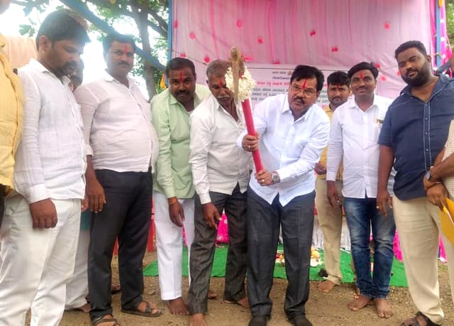 ರಸ್ತೆ ಸುಧಾರಣೆಗೆ ಶಾಸಕ ಕಟಕದೊಂಡ ಭೂಮಿಪೂಜೆ