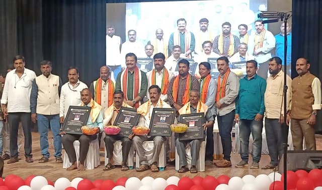 ಹೊಸದಿಗಂತ ವರದಿಗಾರ ರಾಜಶೇಖರ ಡೋಣಜಮಠಗೆ ಸನ್ಮಾನ.