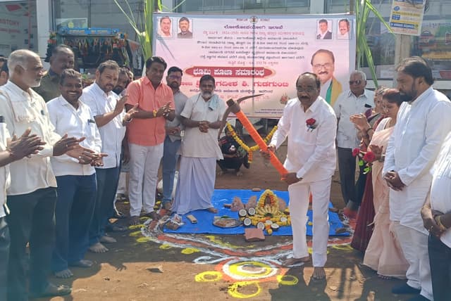 ಮರುಡಾಂಬರೀಕರಣಕ್ಕೆ ಭೂಮಿ ಪೂಜೆ ನೆರವೇರಿಸಿದ : ಶಾಸಕ ಜಗದೀಶ ಗುಡಗುಂಟಿ