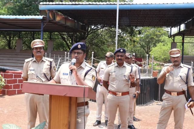ಬೀದರ ಜಿಲ್ಲಾ ಪೊಲೀಸರಿಂದ ರೌಢಿಜಂ ಮಟ್ಟ ಹಾಕಲು ರೌಡಿ ಜನರ ಚಟುವಟಿಕೆಗಳ ಮೇಲೆ ನಿಗಾ ವಹಿಸಲು ಕವಾಯತು