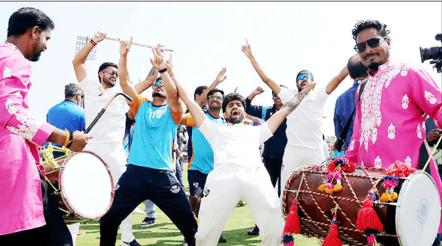 ಹುಬ್ಬಳ್ಳಿಯಲ್ಲಿ ಜಮ್ಮು ಆಟಗಾರರ ಸಂಭ್ರಮ