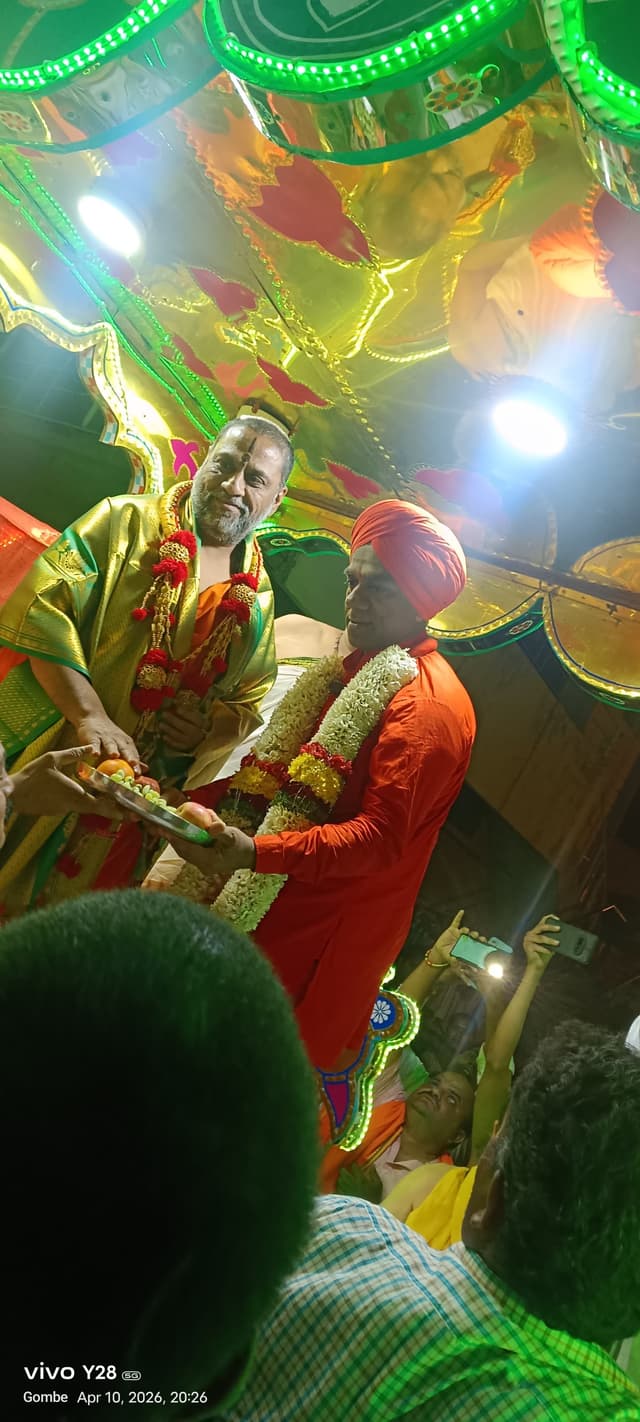 ಯಬುರ್ಗಾಕ್ಕೆ ಮಂತ್ರಾಲಯ ಶ್ರಿಗಳು- ಮುರಡಿ ಶ್ರೀಧರ ಹಿರೇಮಠ ಸ್ವಾಮಿಗಳು ಸ್ವಾಗತ