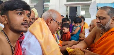 ಮಾಜಿ ಸಚಿವ ಹಾಲಪ್ಪ ಆಚಾರ ಅವರಿಗೆ ಮಂತ್ರಾಲಯ ಶ್ರೀ ಸುಬುಧೇಂದ್ರರಿಂದ ಅನುಗ್ರಹ