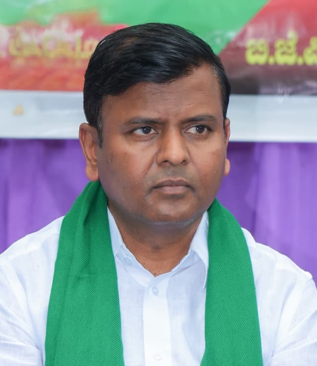 ನೀರು ಕೊಡುವುದಿಲ್ಲ: ಬೆಳೆ ಬೆಳೆಯಬೇಡಿ- ಸಚಿವ ಪಾಟೀಲ್ ಹೇಳಿಕೆ ಡಾ.ಕ್ಯಾವಟರ್ ಖಂಡನೆ
