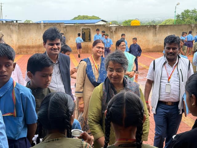 ಆಯುಕ್ತರ ಬೇಟಿ