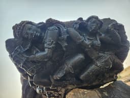 ಗದಗ :ಲಕ್ಕುಂಡಿಯಲ್ಲಿ ಹೊಯ್ಸಳ ಕಾಲದ ಪ್ರಾಚ್ಯಾವಶೇಷ ಪತ್ತೆ